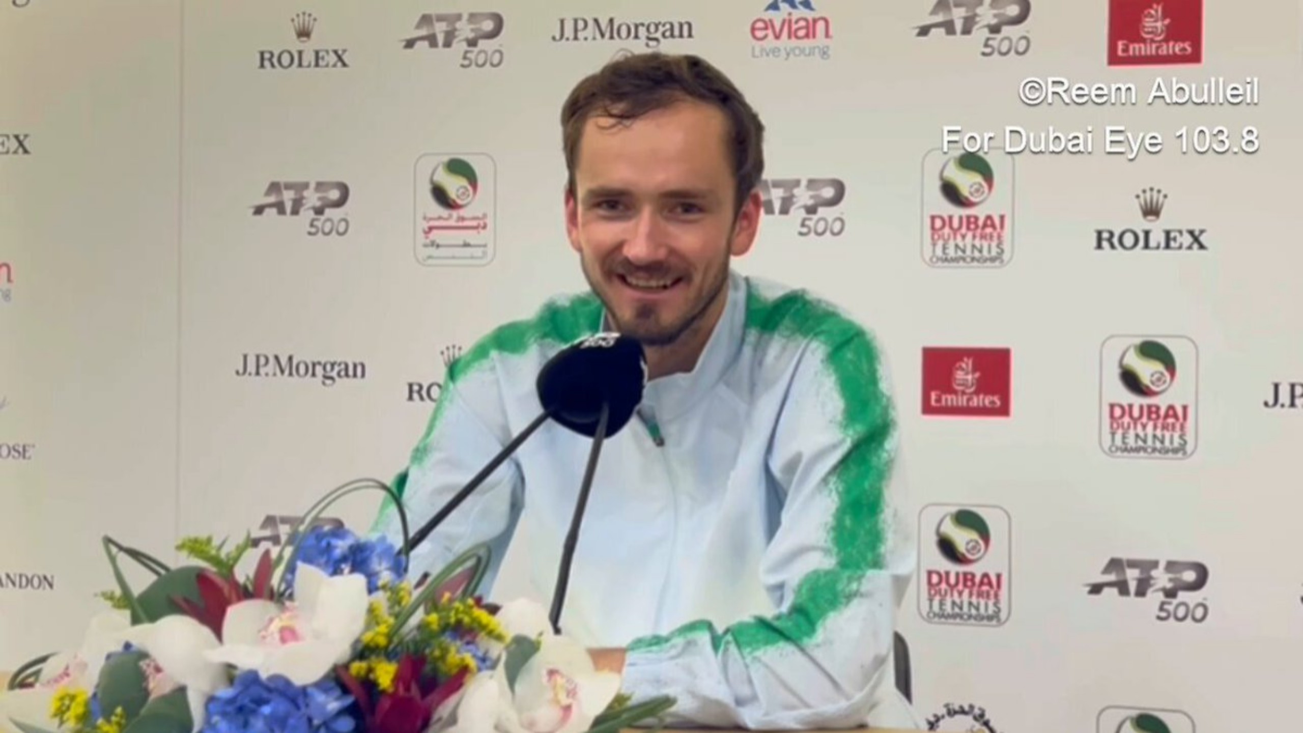 包含日本网球队轻取西班牙网球队，梅德韦杰夫爆发神勇的词条