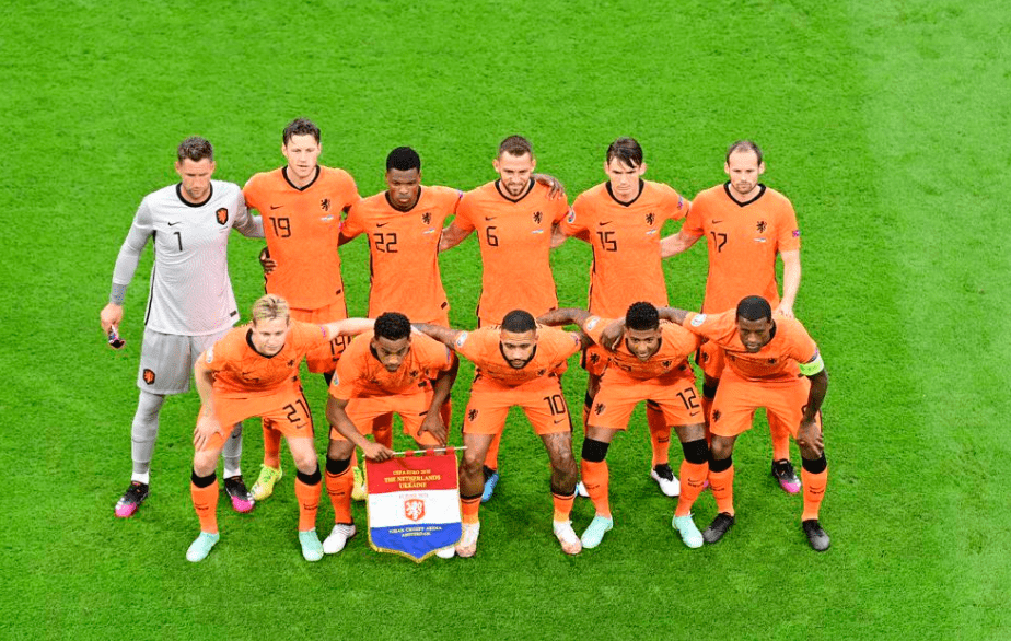 荷兰险胜秘鲁，弗拉霍维奇打破历史纪录