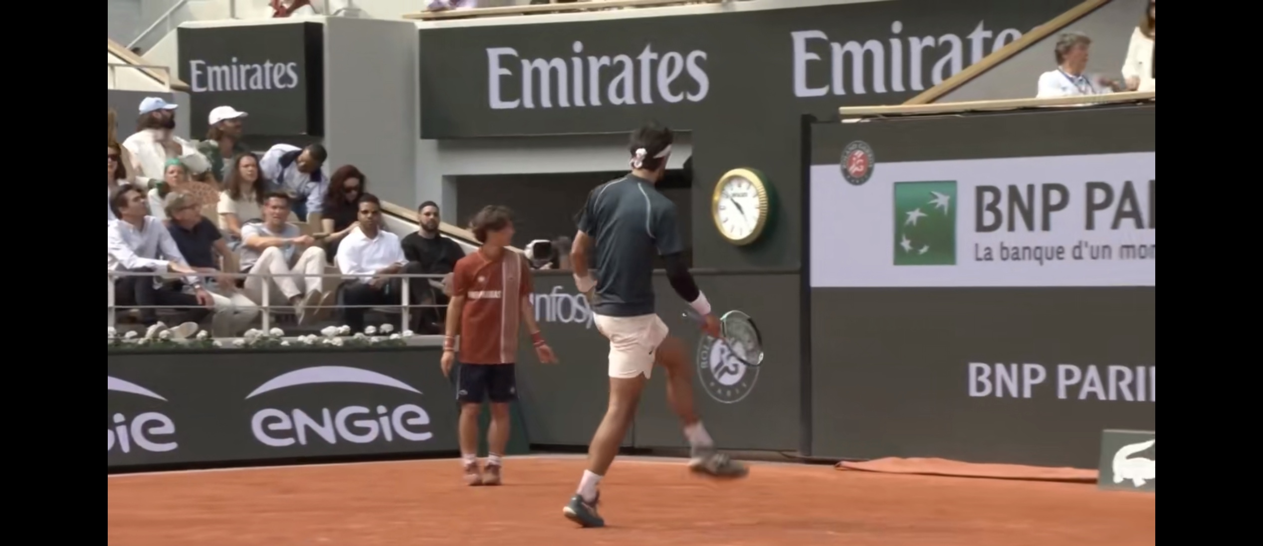 包含美国网球队强势欧洲网球队，德约科维奇制霸全场的词条