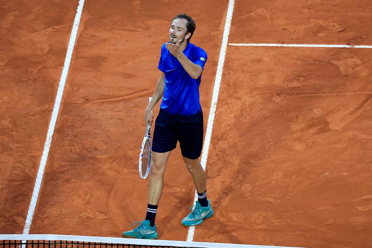 美国网球队力克日本网球队，梅德韦杰夫三分雨点燃全场