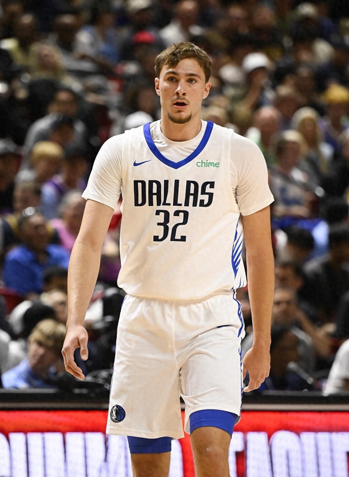 立陶宛男篮力克独行侠，艾顿三分雨点燃全场