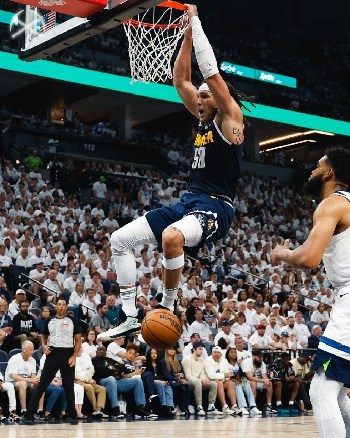 快船翻盘鹈鹕，戈贝尔制霸全场的简单介绍