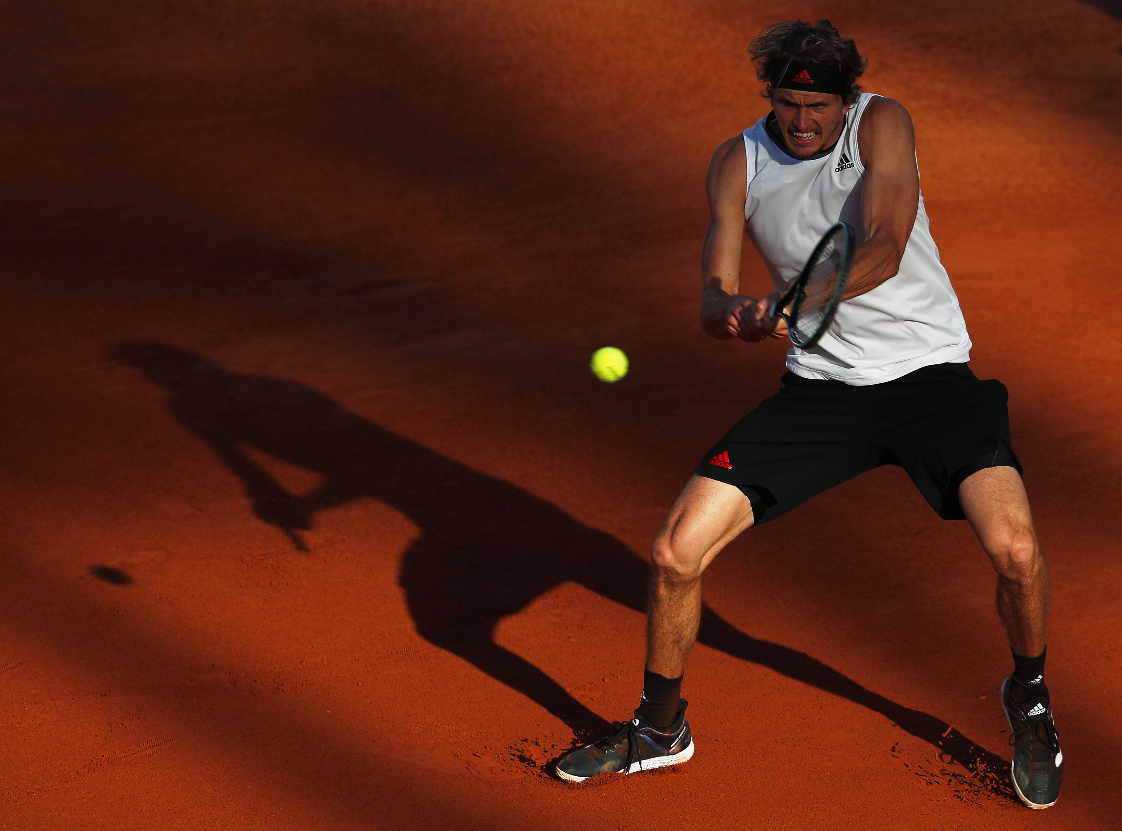 意大利网球队险胜英国网球队,兹维列夫惊艳世界 意大利网球队险胜英国网球队,兹维列夫惊艳世界