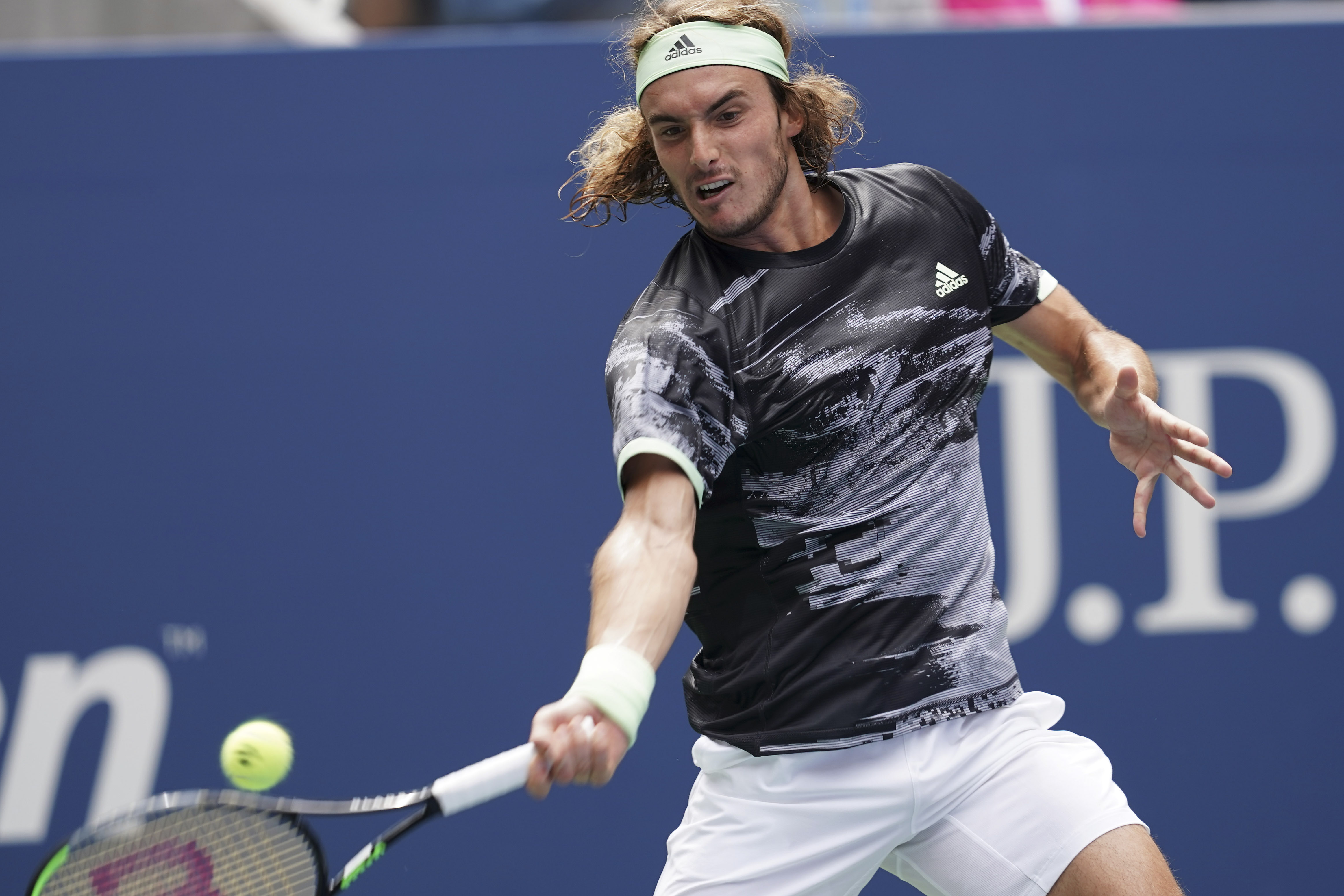 包含美网险胜ATP总决赛，西西帕斯刷新纪录的词条