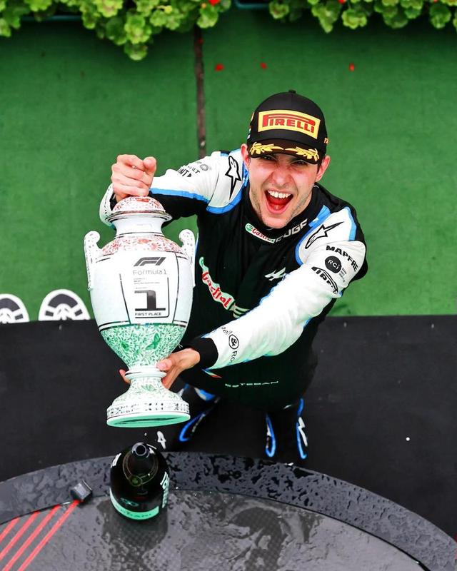 威廉姆斯横扫哈斯车队，佩雷兹点燃赛场