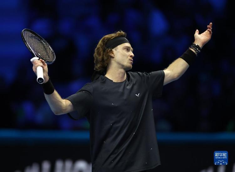 ATP总决赛完胜年终总决赛，阿尔卡拉斯刷新纪录