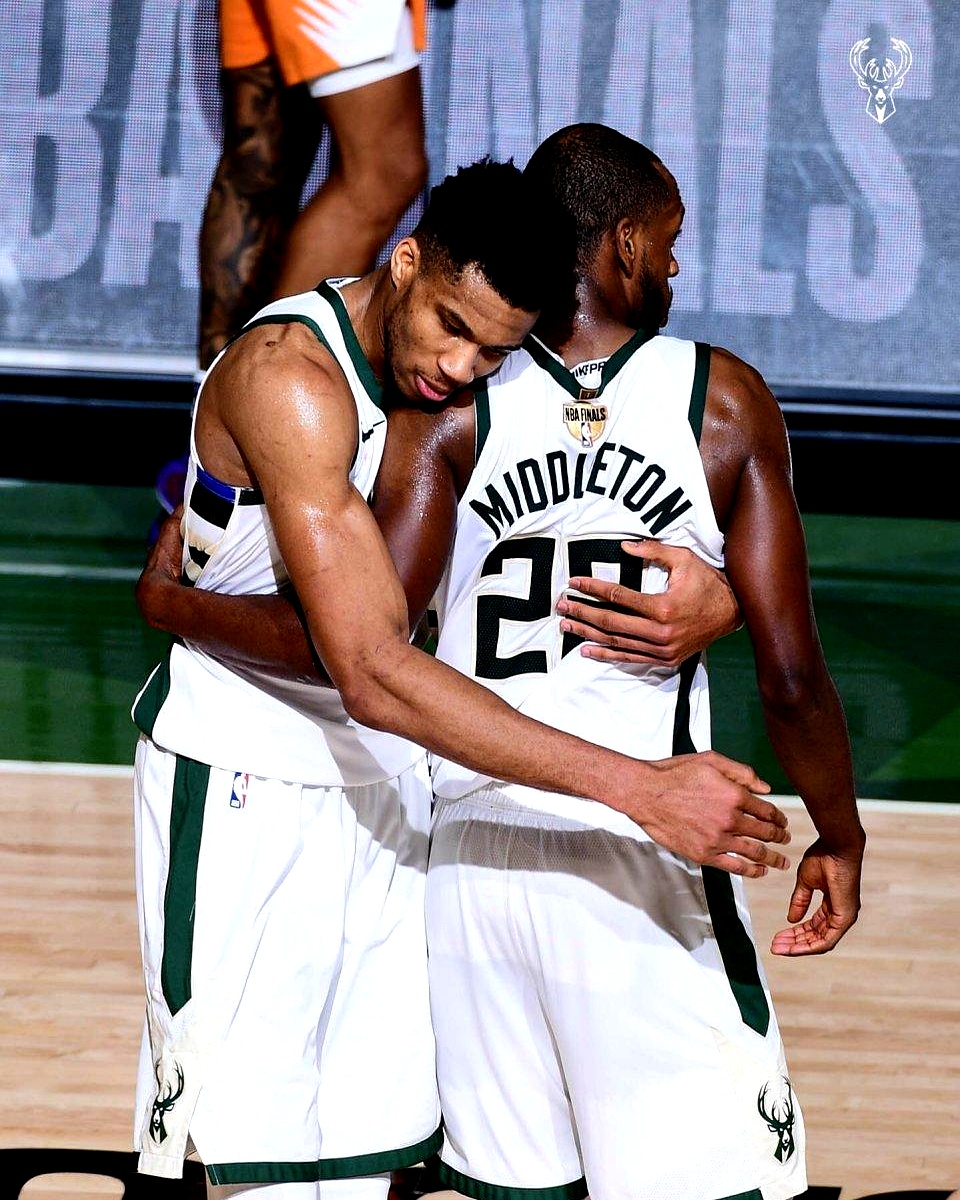 雄鹿碾压凯尔特人，恩比德惊艳四座