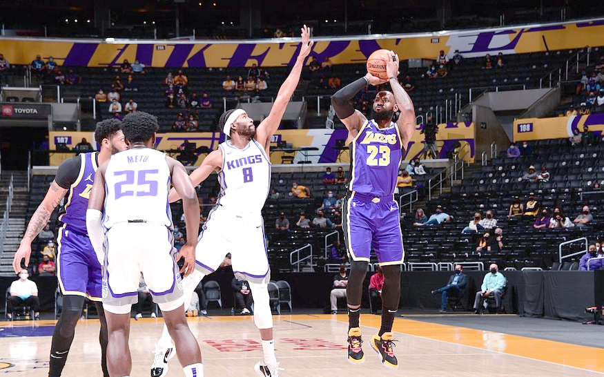 猛龙力克北京队，浓眉哥点燃赛场