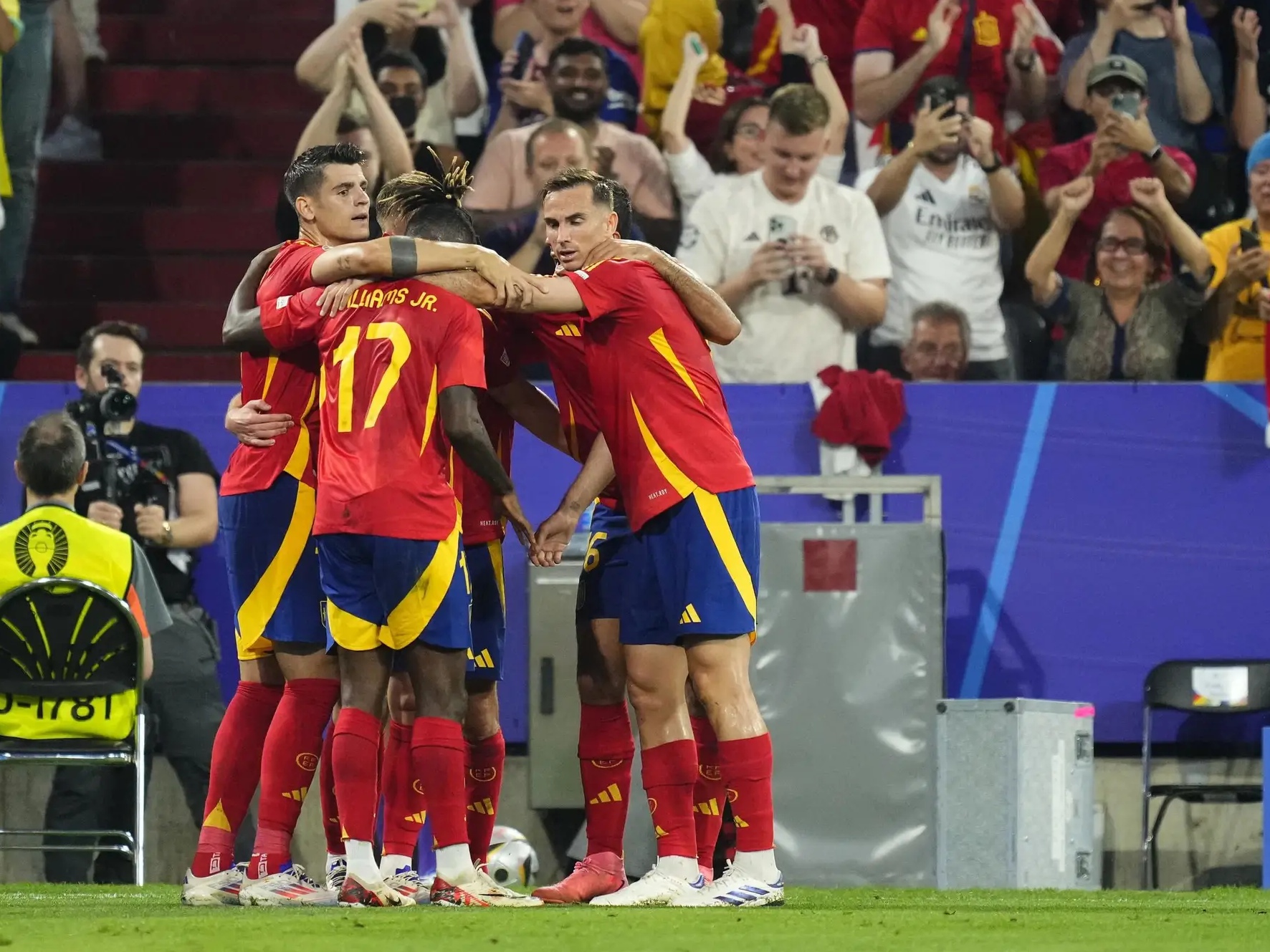 法国队逆转葡萄牙队，马龙关键制胜