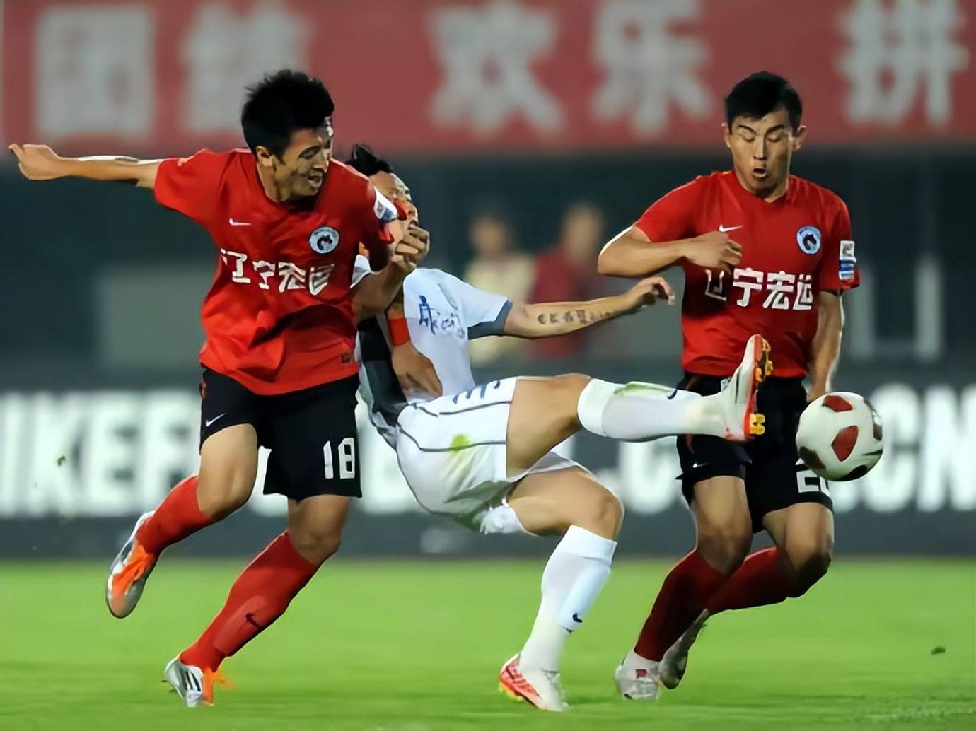 球员在关键时刻挺身而出，改写比赛局势