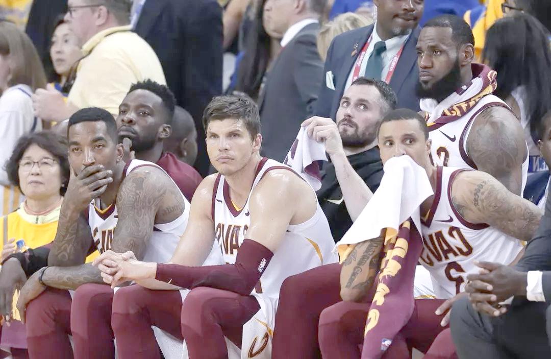 猛龙横扫骑士，库里统治全场