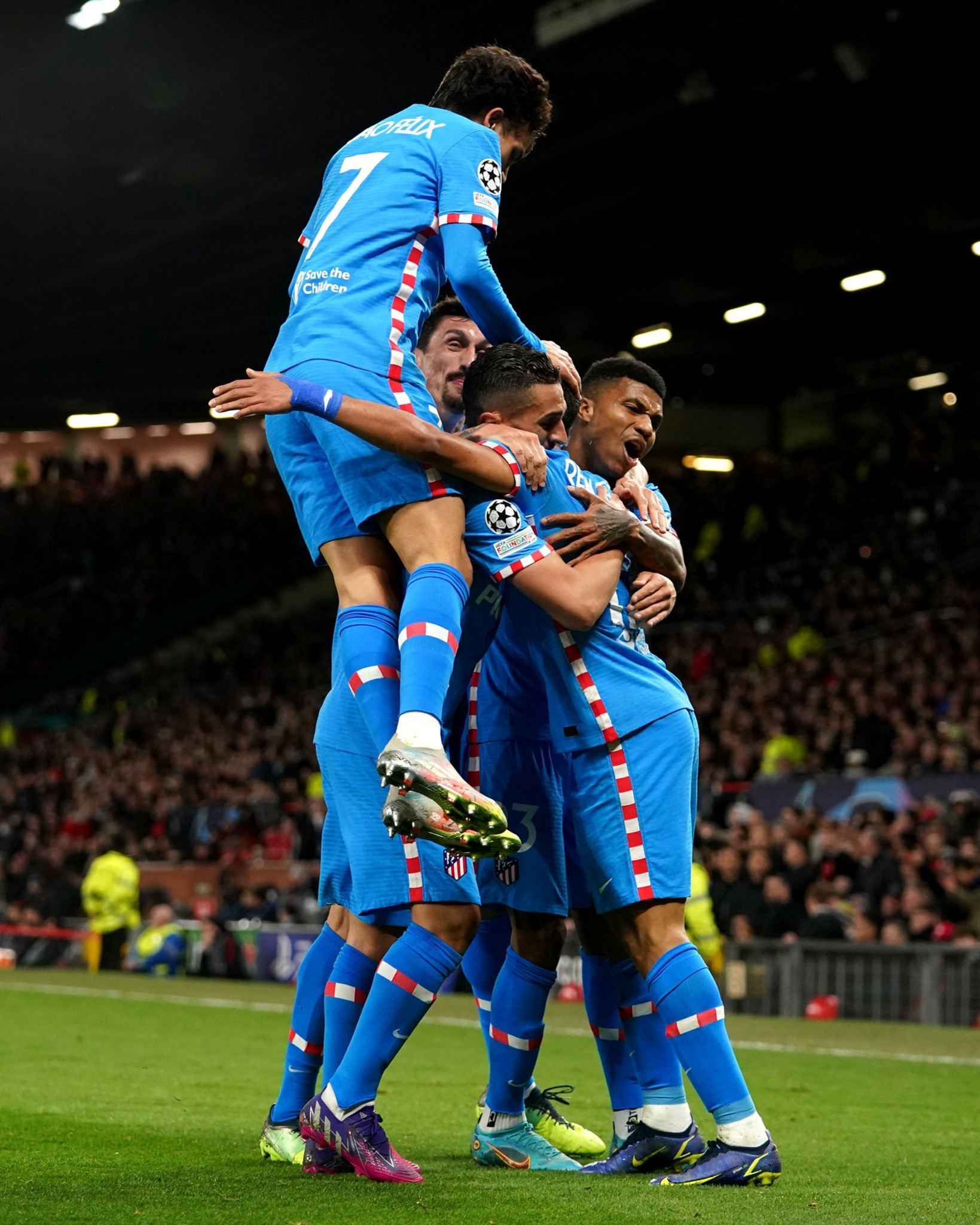 欧冠比赛中发生激动人心的场景