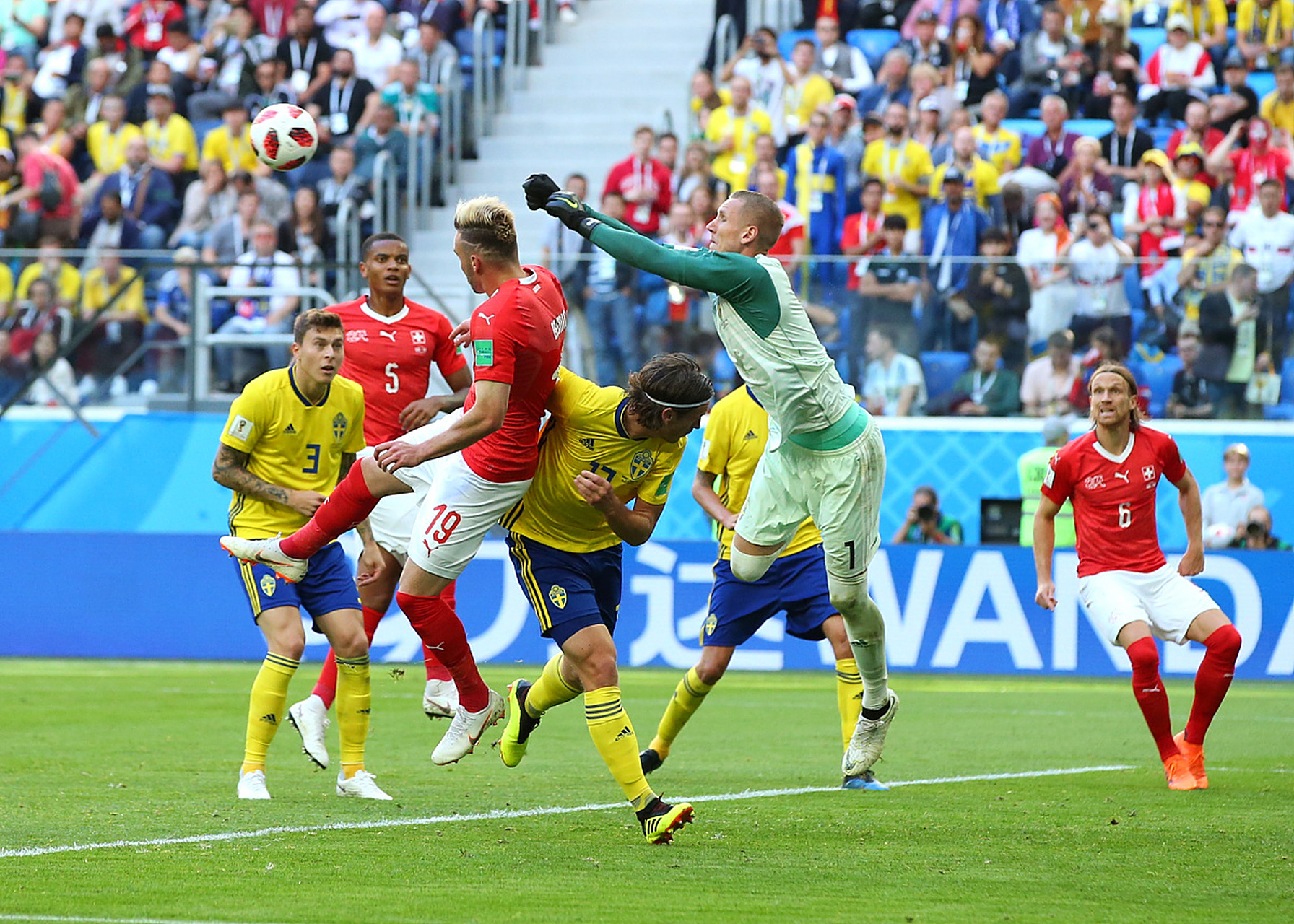 荷兰国家队表现抢眼，欧预赛赛况精彩