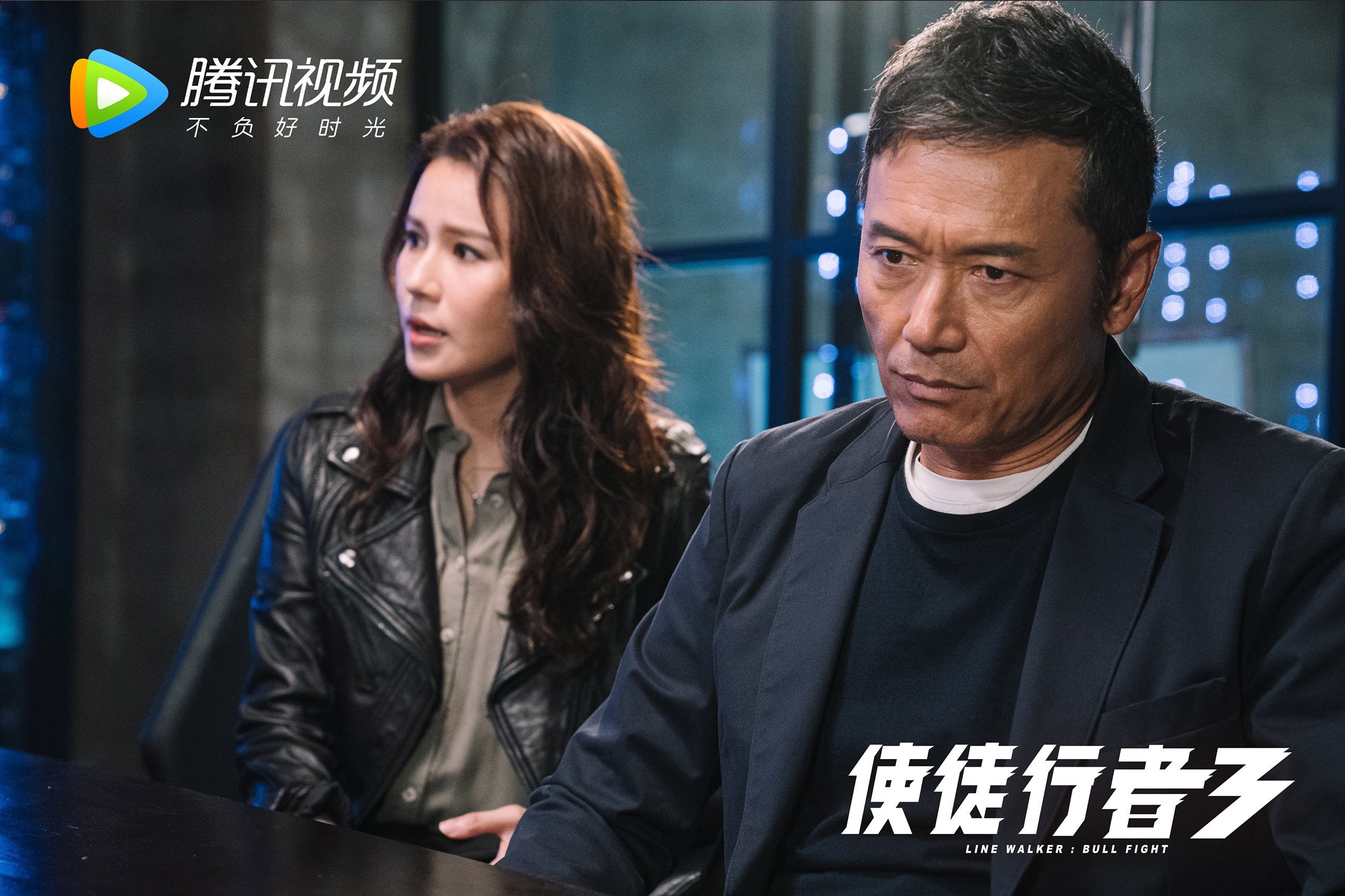 一(突出个体英雄与团队胜利的对比)