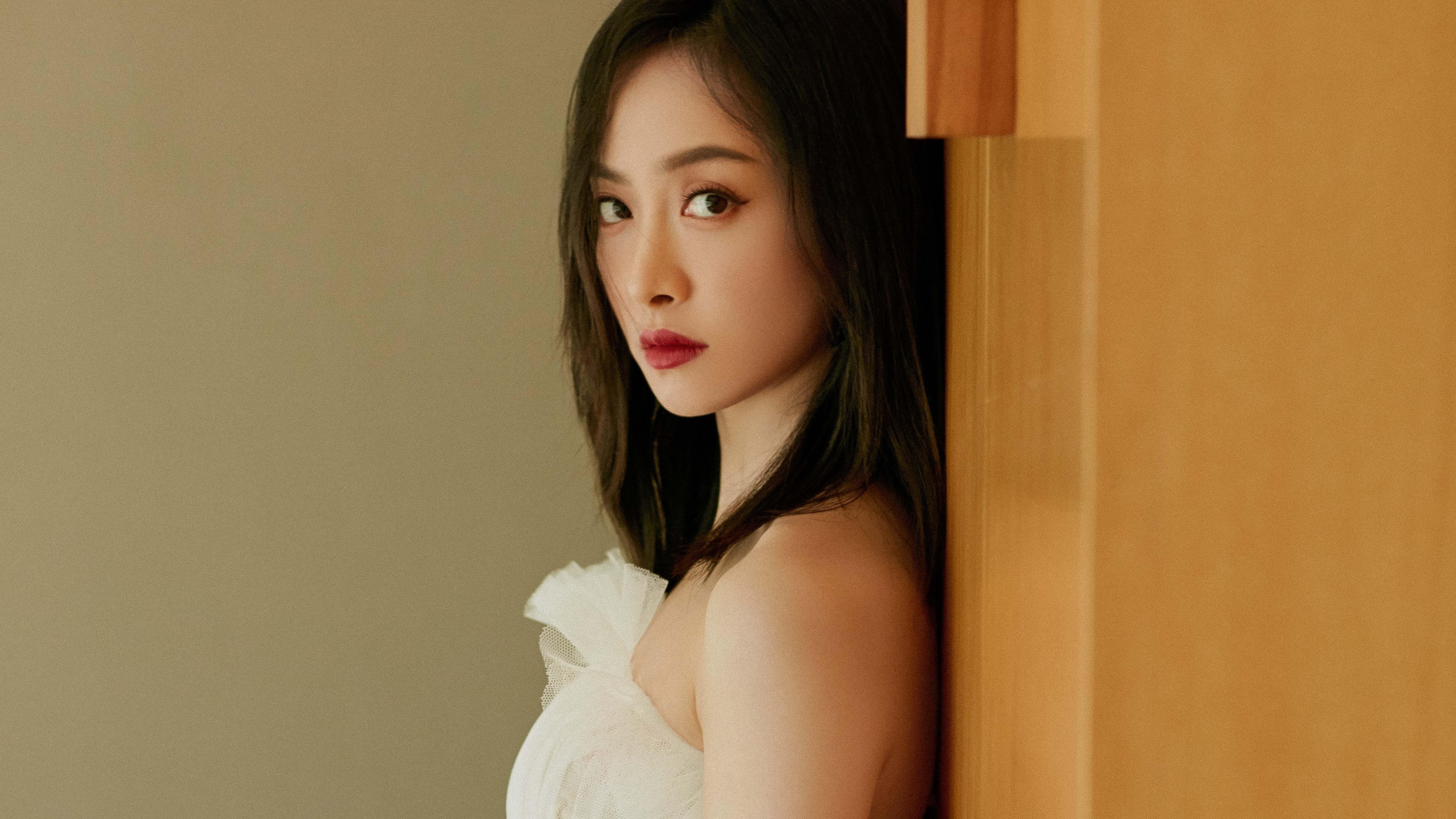 一(突出个体英雄与团队胜利的对比)